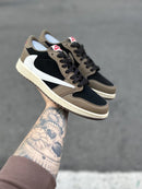 Tênis Air Jordan 1 Low Travis Scott