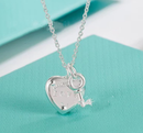 Colar Tiffany & Co. Pendente de Coração com Chave