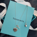 Colar Tiffany & Co. Pendente de Coração com Chave