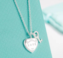 Colar Tiffany & Co. Pendente de Coração com Chave